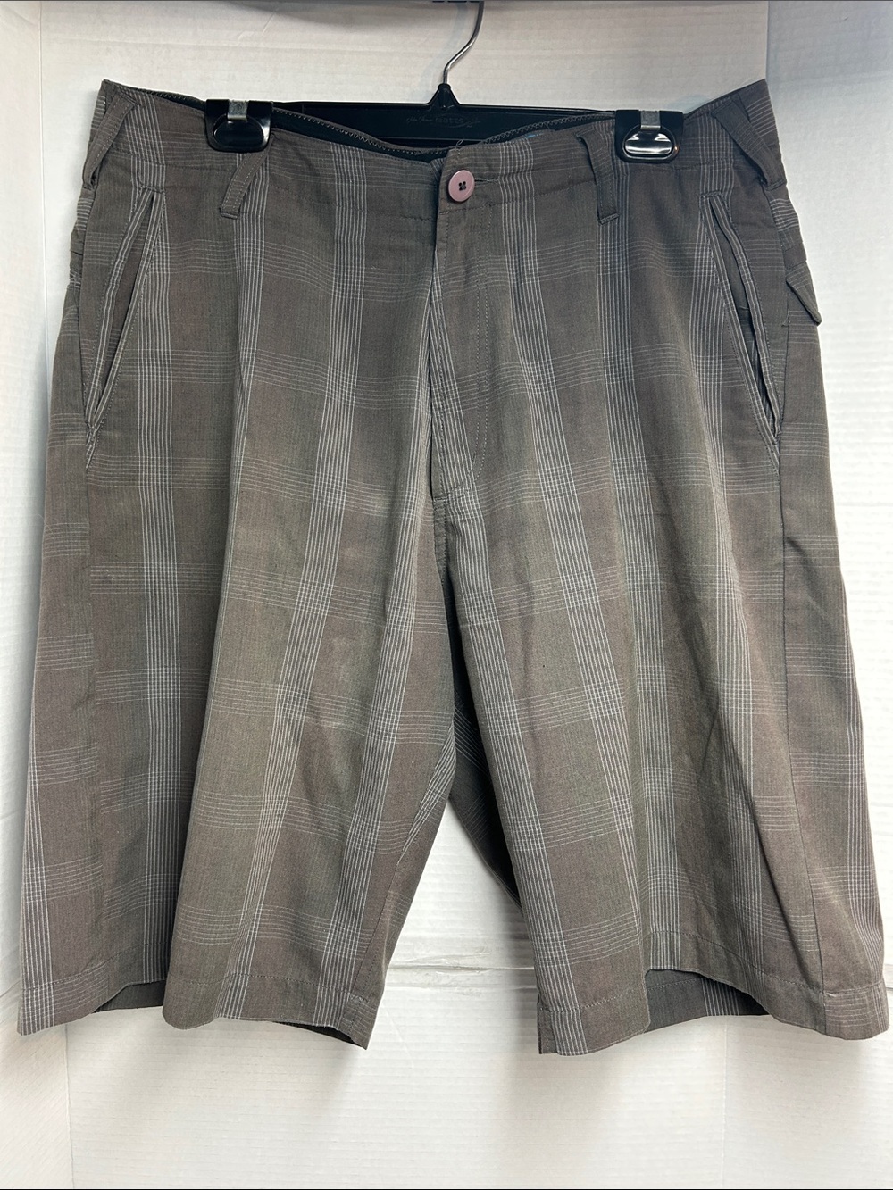 Volcom Grey/Brown Plaid bermuda for mens size 34